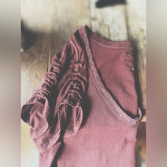 Tee V Neck Studded - Picture 15 of 16